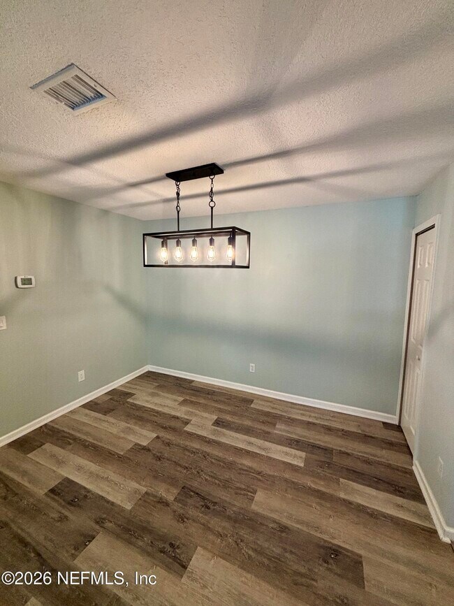 Building Photo - 13727 Richmond Park Dr N