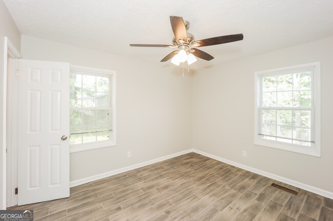 Building Photo - 862 Kennesaw Dr
