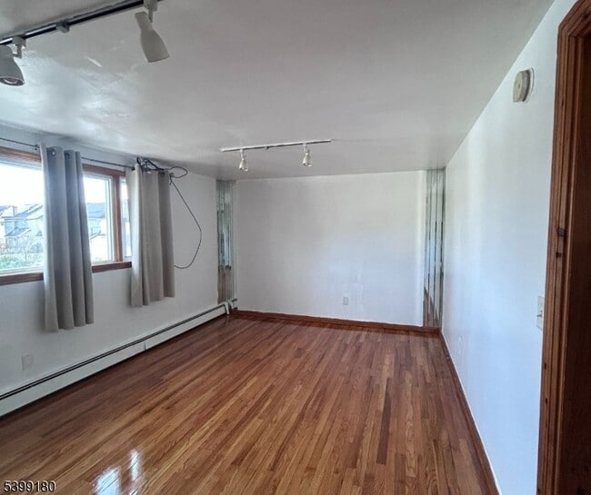 Building Photo - 425 Amon Terrace