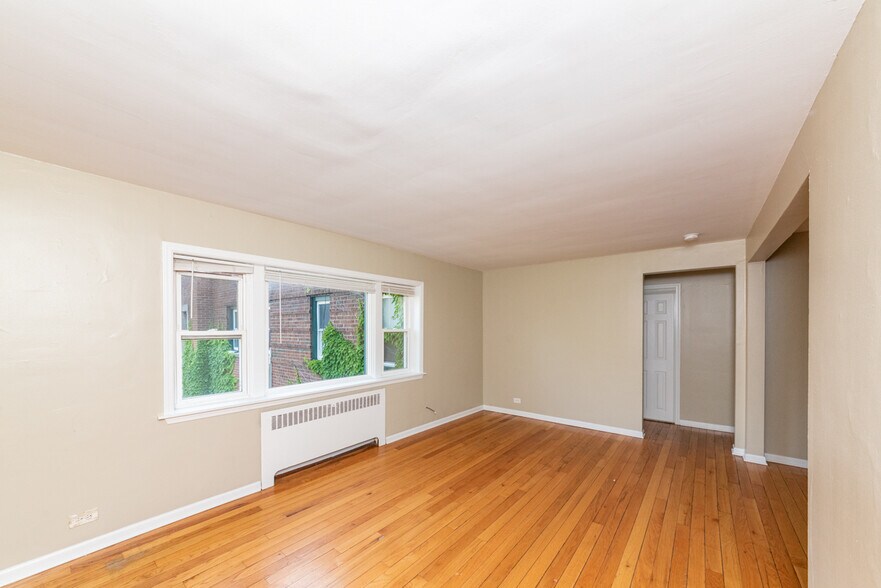 Building Photo - 233 Custer Ave