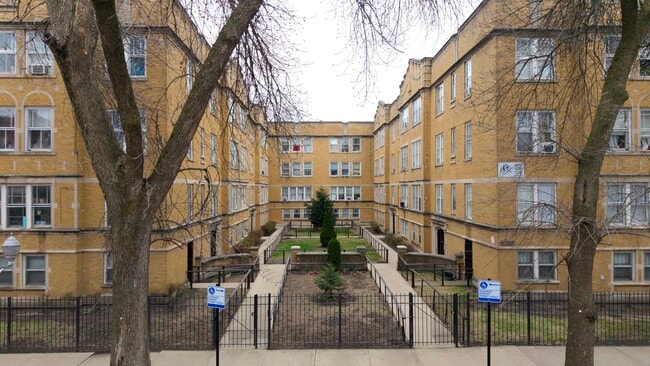 Primary Photo - 7411 N Damen Ave