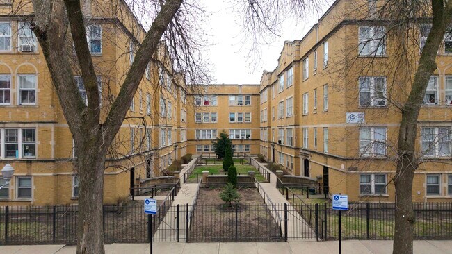 Primary Photo - 7413 N Damen Ave