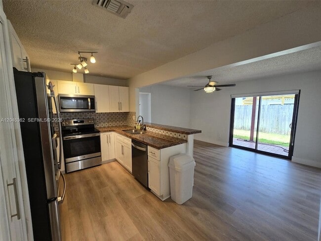 Building Photo - 740 SW 99th Ct