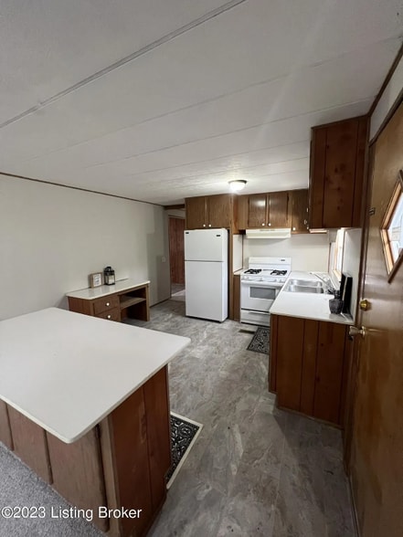 Building Photo - 740 Chandler Ave