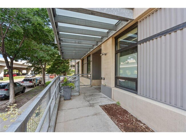 Building Photo - 720 N 4th St