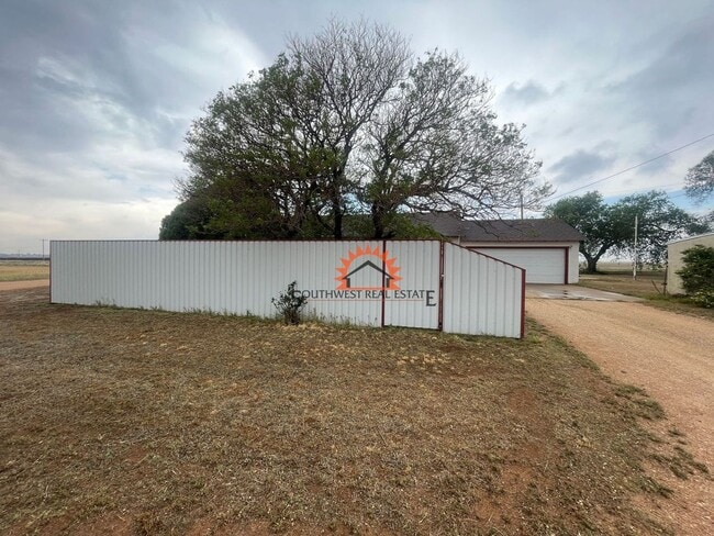 Building Photo - Charming Country home. 2 bed 1 bath