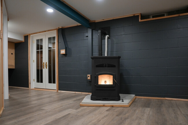 Pellet stove keeps the whole place warm and cozy - 2507 3rd St NE