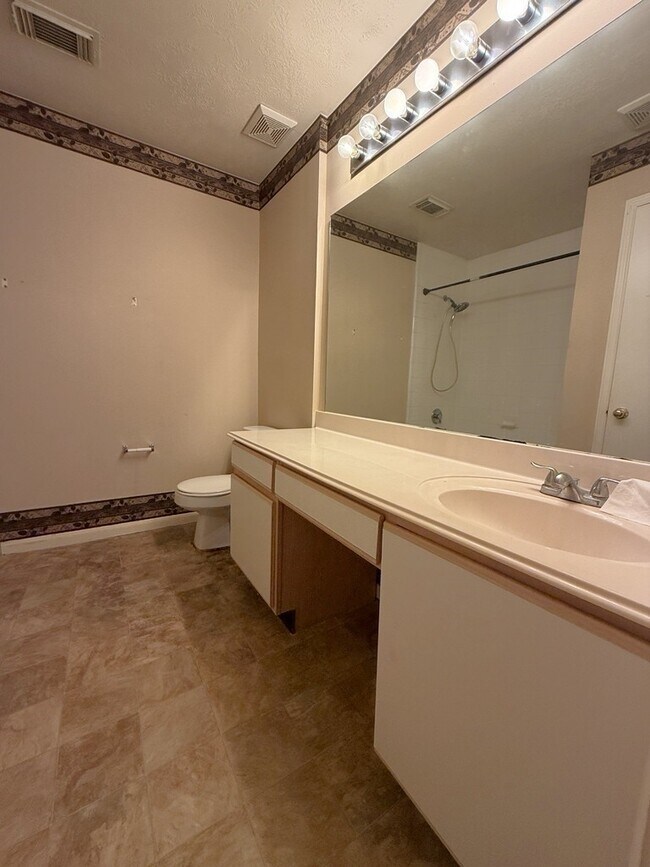 Building Photo - 2746 Hidden Spring Falls