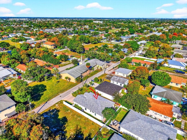 Building Photo - 341 Oak Aly