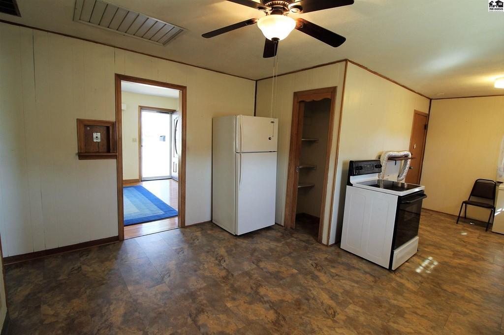 Kitchen - 408 S Garfield Ave