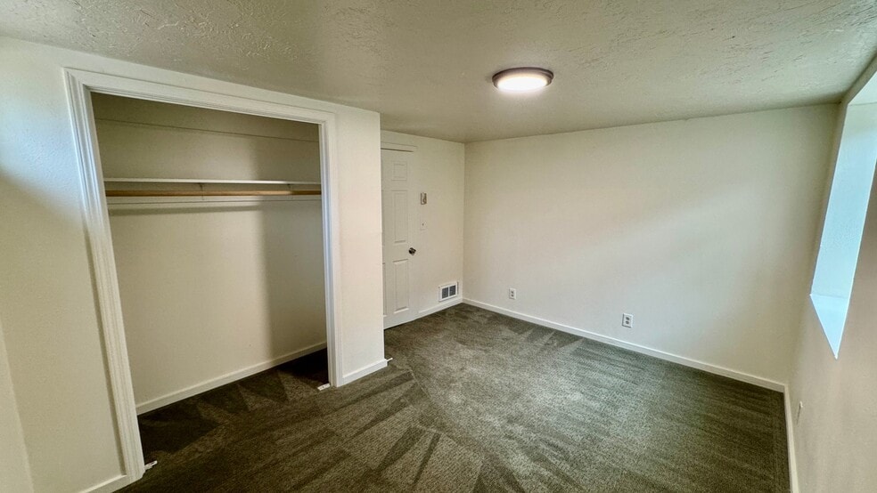 Building Photo - 505 Linden Dr