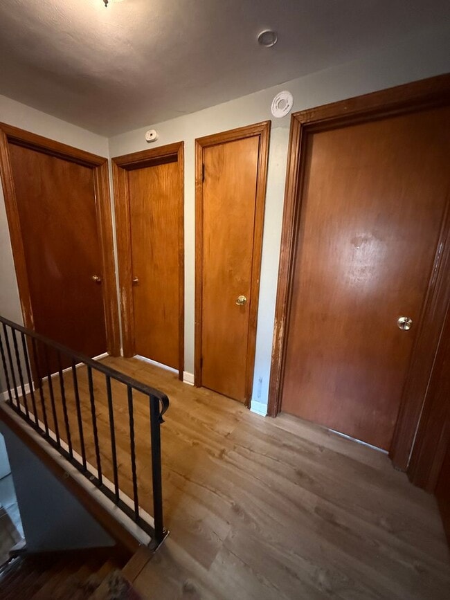 Building Photo - Brentwood-3 Bedroom Home available NOW!