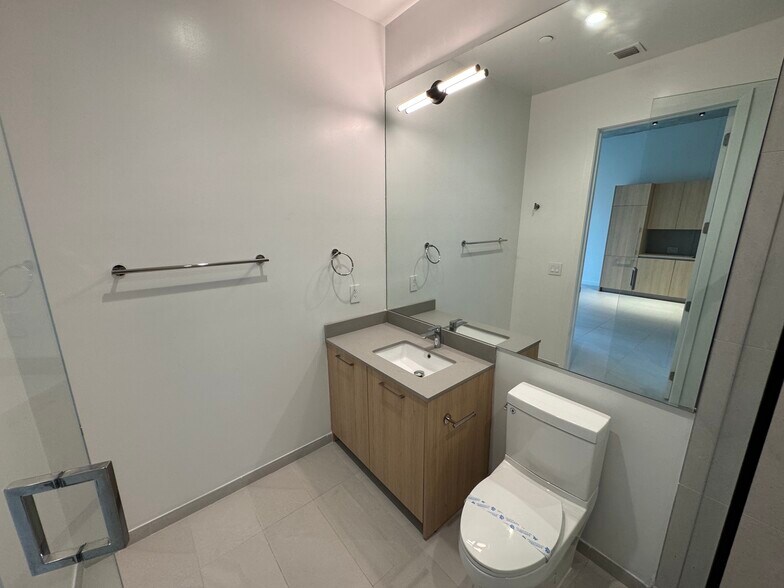 BATHROOM SINK - 112 NW 31st St