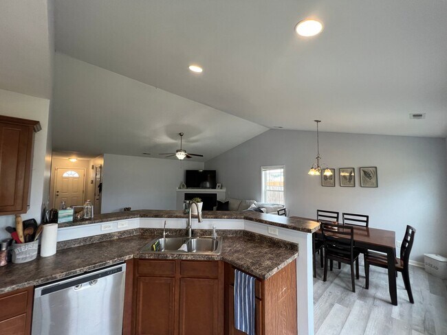 Building Photo - 102 Gobblers Way