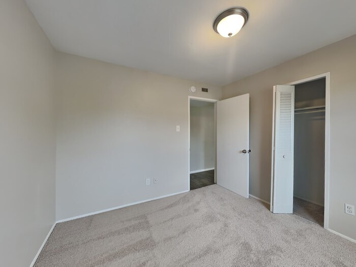 Building Photo - 116 Yorkshire Dr