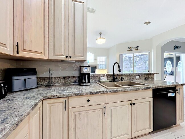 Building Photo - 1343 Shoreline Cir