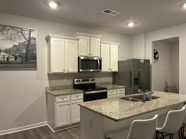 Building Photo - 4325 Shaffer Ct