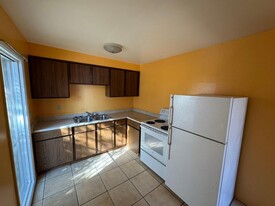 Building Photo - 3028 E Alta Vista St