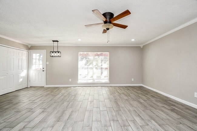 Building Photo - 14646 Dartwood Dr