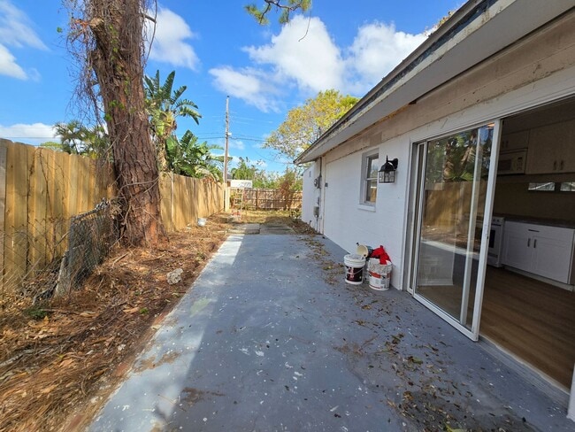 Building Photo - South Sarasota/ Gulf Gate 3 bed/ 1 bath Home ~ Coming Soon!