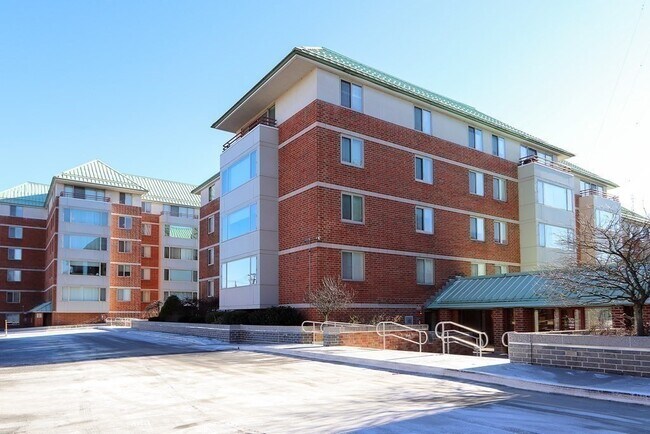 Building Photo - 183 Oak St