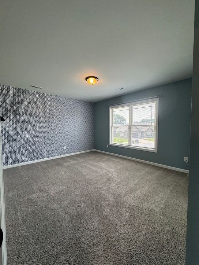 Building Photo - 203 Rye Cir