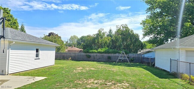 Building Photo - 3691 Higley Rd