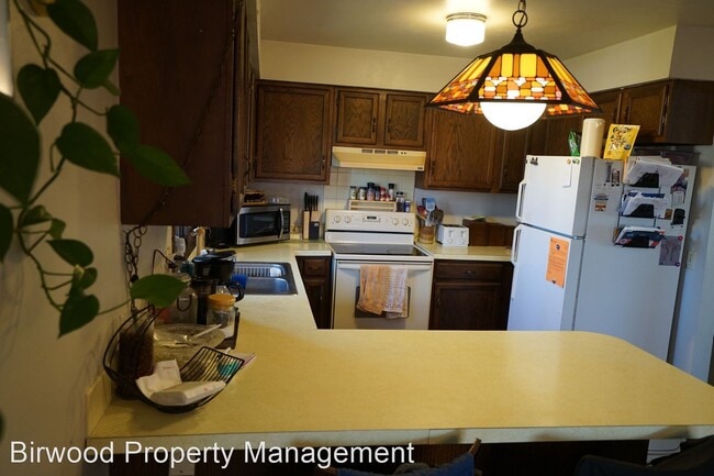 Building Photo - 5322 Milwaukee St