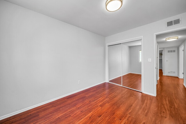 Building Photo - 11260 Overland Ave