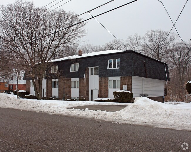 Primary Photo - 488-490 Zahn Dr