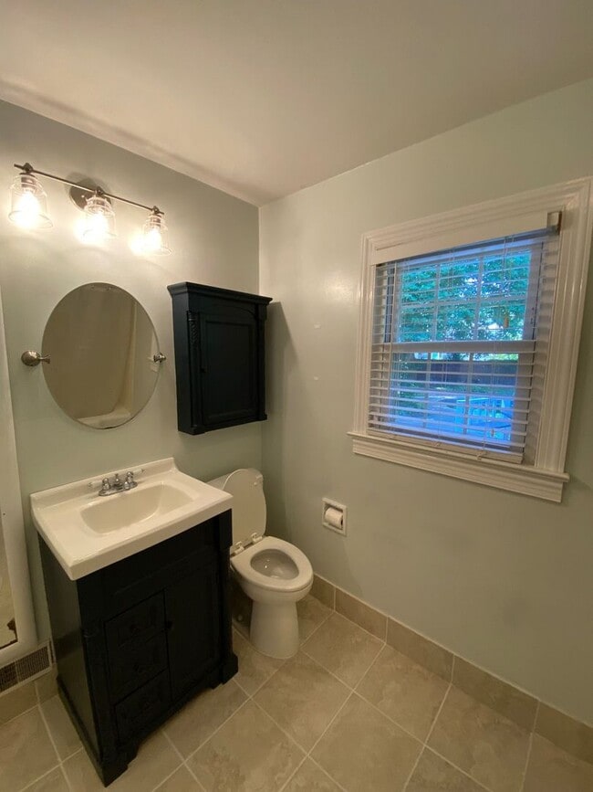 Building Photo - Spacious 4-Bedroom Home with Pool! "ASK ABOUT OUR ZERO-DEPOSIT OPTION"