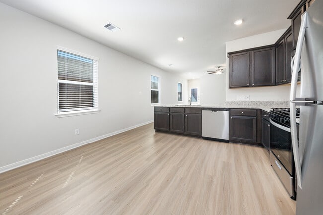 Building Photo - 15479 Maple Ter Dr