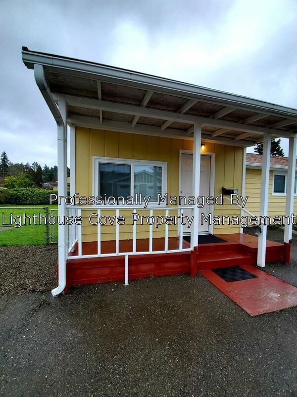 Wonderful remodeled duplex in East Bremerton 2531 Stephenson Ave
