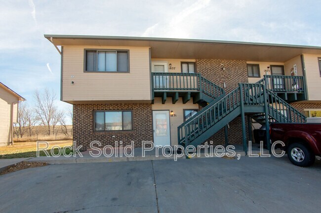 Building Photo - 1825 Edgewater Ave