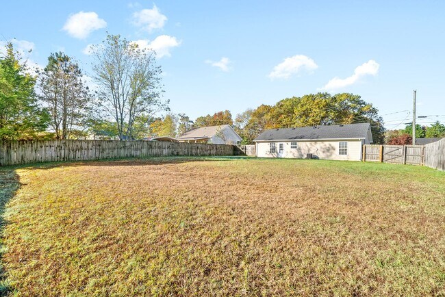 Building Photo - Home For Rent Near Heritage Park!