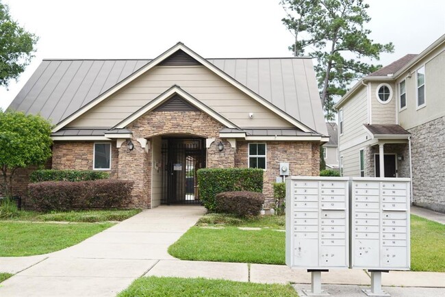 Building Photo - 16019 Summerville Lake Dr