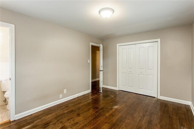Building Photo - 2720 Stonecreek Rd