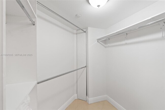 Building Photo - 19101 NE 36th Pl