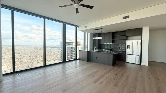 Building Photo - 610 Davis St