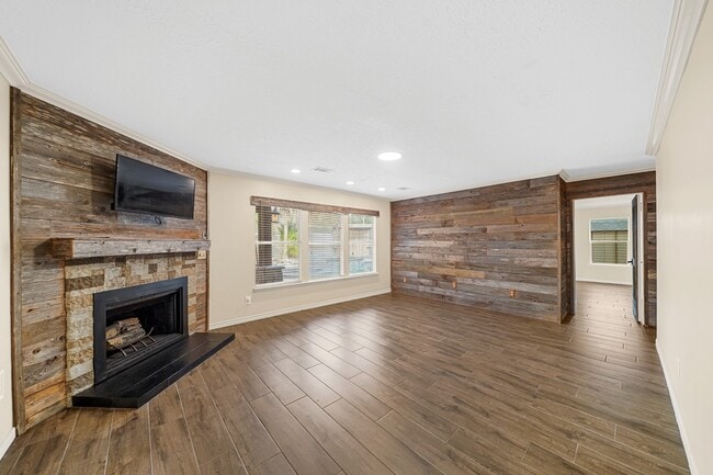 Building Photo - 2602 Cloverfield Ct