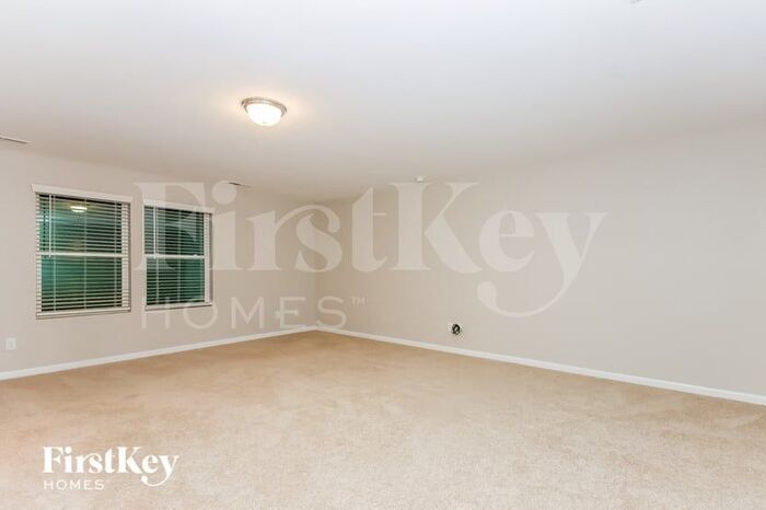 Building Photo - 7779 Creek Park Dr