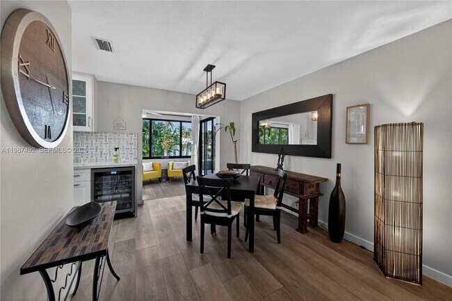 Building Photo - 371 SE 3rd St