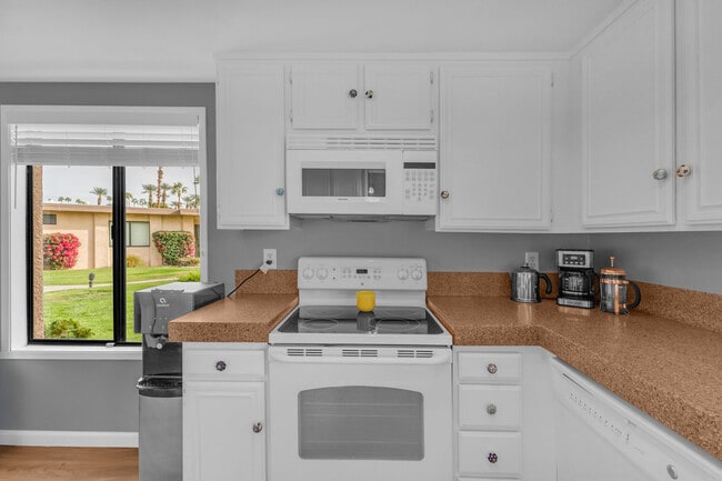 Building Photo - 17 Lugo Dr