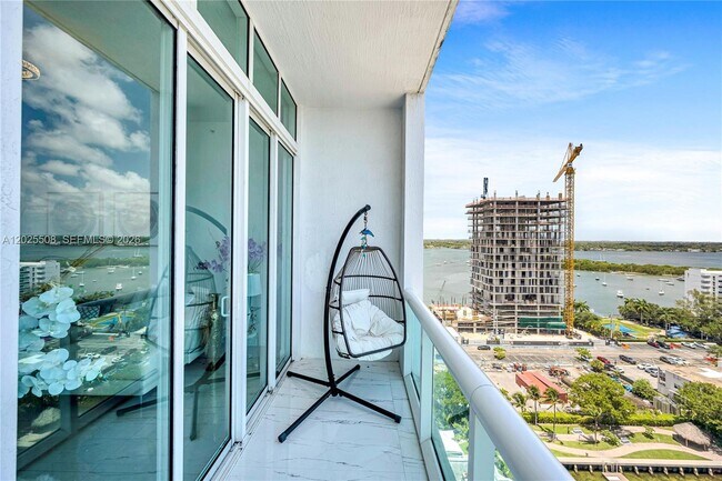 Building Photo - 7900 Harbor Island Dr