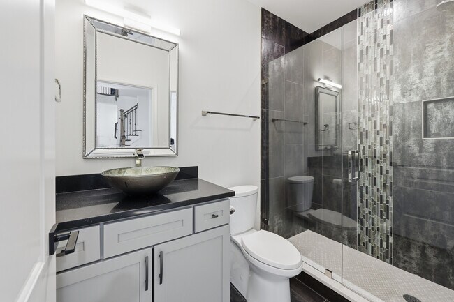 Building Photo - 4530 E Fairfax Ave