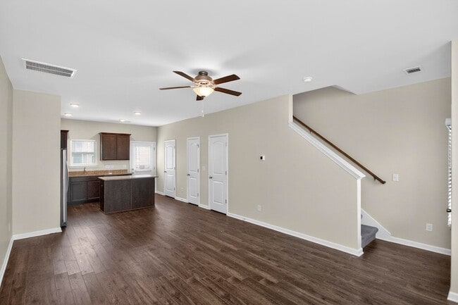 Building Photo - 1023 Glen Marcus Dr