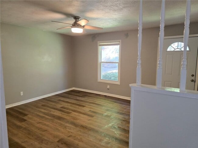 Building Photo - 485 Pineland Rd SW