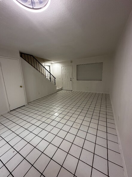 Building Photo - 28985 Calle Del Lago