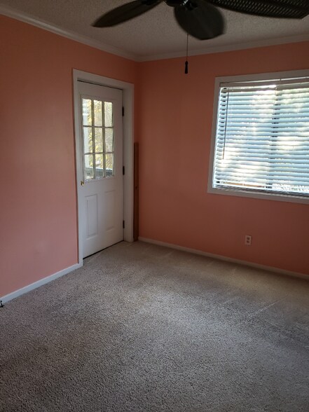 Building Photo - 4015 Fairway Dr