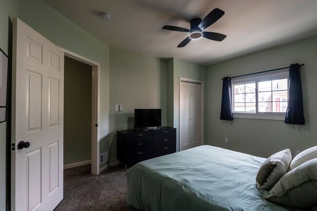 Building Photo - 335 Taylor-Mid-Term Rental